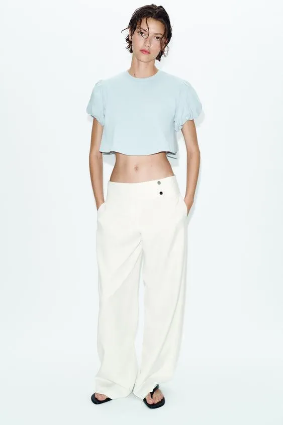 Укороченная футболка с объемными рукавами