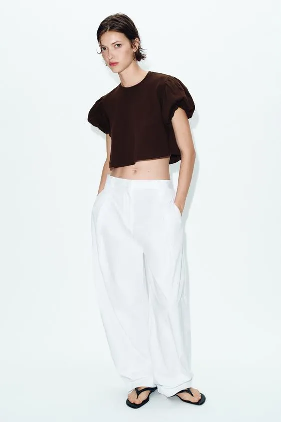 Укороченная футболка с объемными рукавами