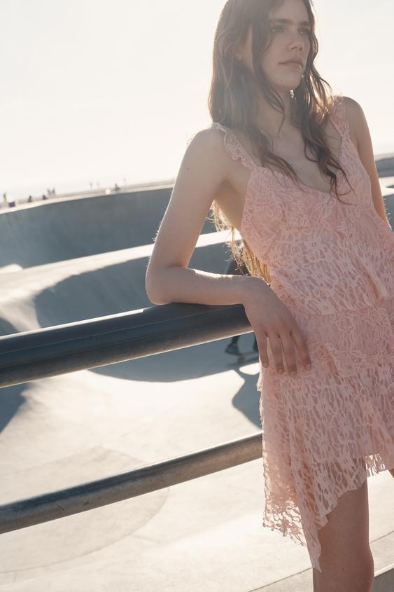 Zara Платье с воланами и кружевом