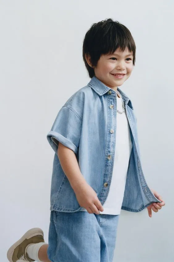 Джинсовая рубашка с нашивкой