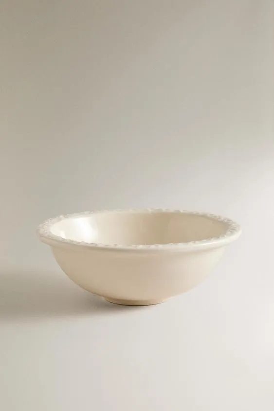 Чаша из глины с высоким краем с узором