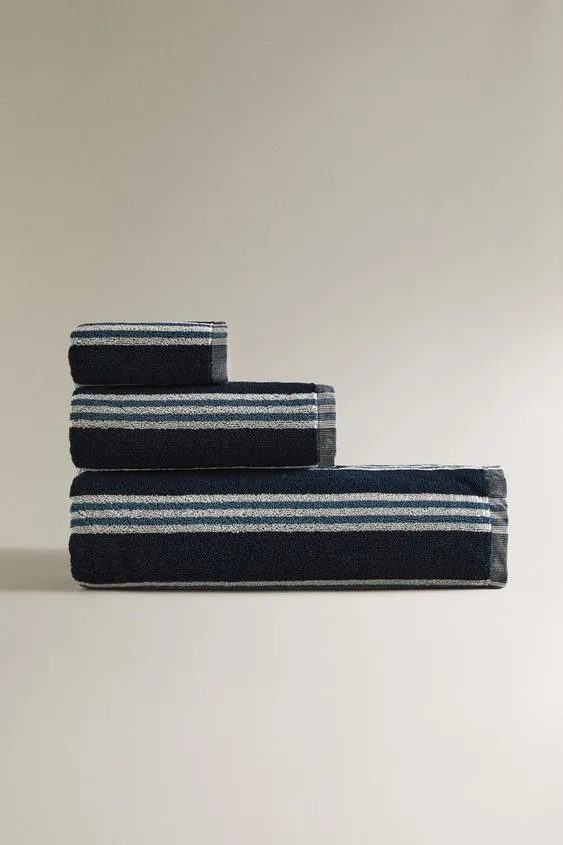 Полотенце для ванны с неровными полосами- Заказать в России