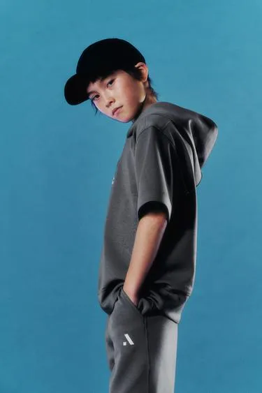 Спортивное худи с коротким рукавом и модалом