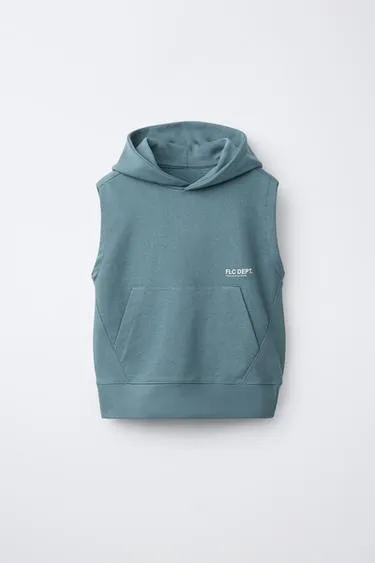 Флисовый жилет с капюшоном и надписью- Заказать в России