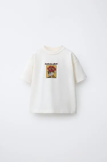 Футболка с цветочной вышивкой