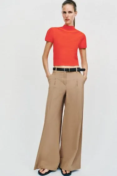 Трикотажный топ с объемными рукавами