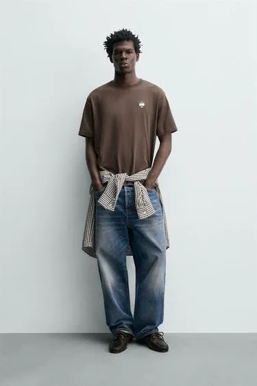 Футболка с вышивкой и принтом