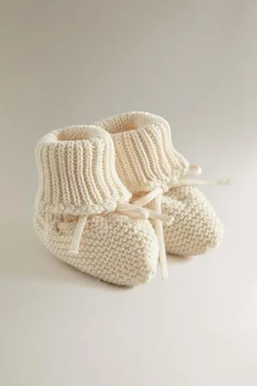 Вязаные детские ботиночки