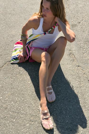 Zara Балетки с эластичными ремешками купить с доставкой.