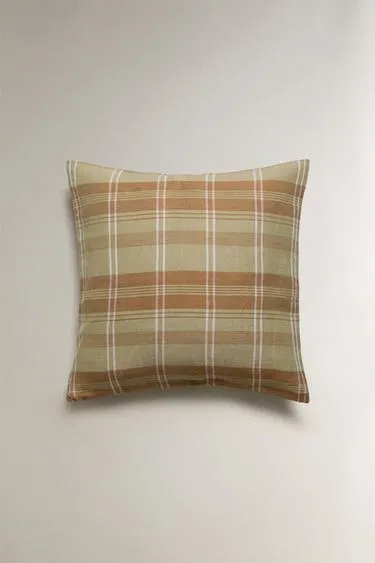 Чехол на подушку в клетку