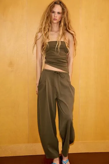 Брюки с карманами и текстурой- Заказать в России