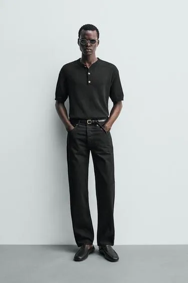 Футболка из трикотажа с воротником на пуговицах