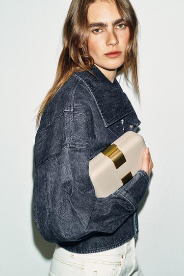 Zara Клатч с металлической деталью купить с доставкой.