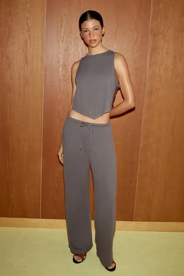 Струящийся топ с открытой спиной