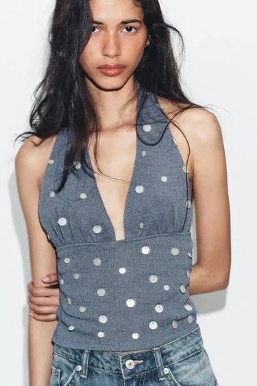 Топ из грубой ткани с горловиной халтер и бусинами