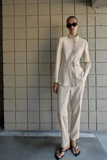 Приталенный жакет из льна с подплечниками- Заказать в России