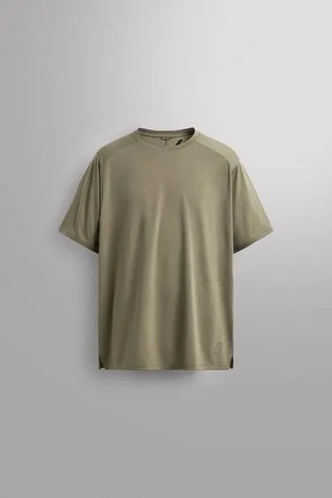 Техничная футболка из рельефной ткани- Заказать в России