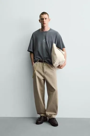 Футболка с эффектом потертости и контрастным принтом- Заказать в России