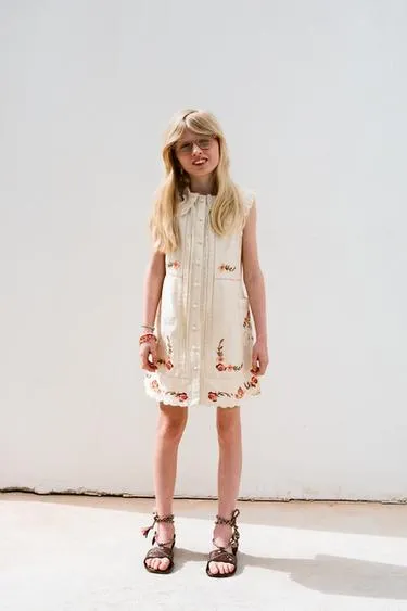 Платье с вышитым круглым воротником- Заказать в России