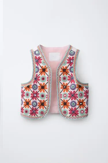 Жилет с вышивкой и зеркальными аппликациями- Заказать в России