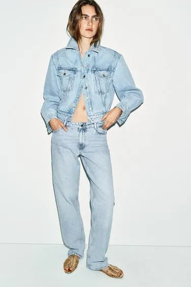 Сандалии на плоской подошве с металлическим эффектом- Заказать в России