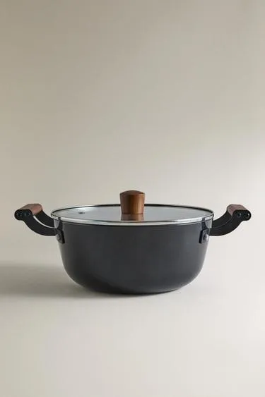 Железный горшок с крышкой