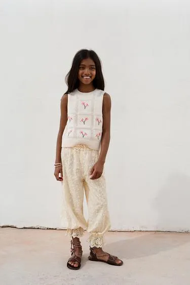 Брюки-бомбашки с вышивкой