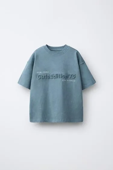 Футболка с рельефным принтом