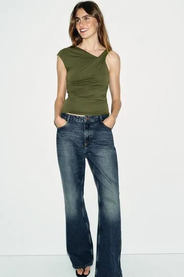 Асимметричная футболка со сборками