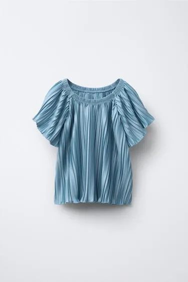 Футболка со складками