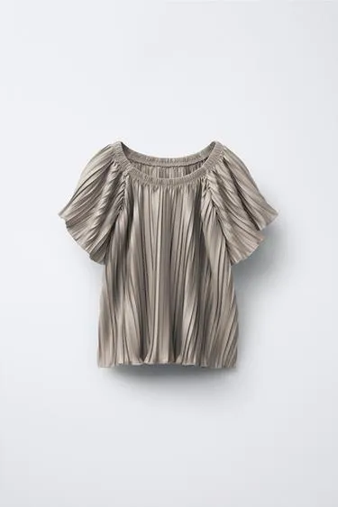 Футболка со складками