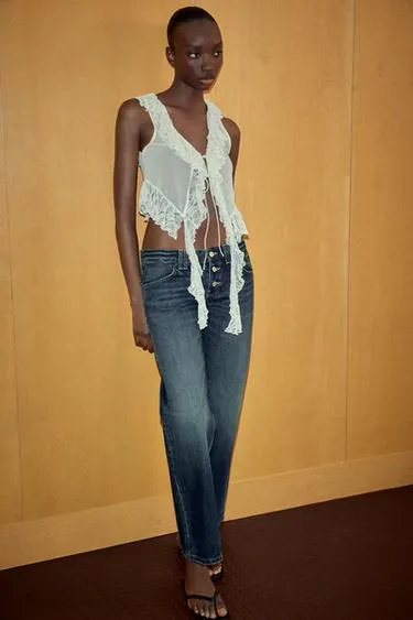 Топ из кружева и воланов