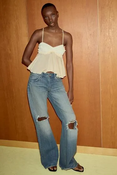 Топ в бельевом стиле с контрастным кружевом- Заказать в России