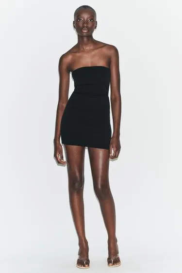 Эластичное платье без бретелей