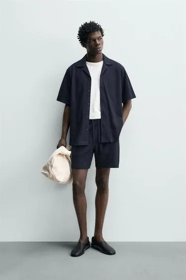 Рубашка классического кроя из рельефной ткани