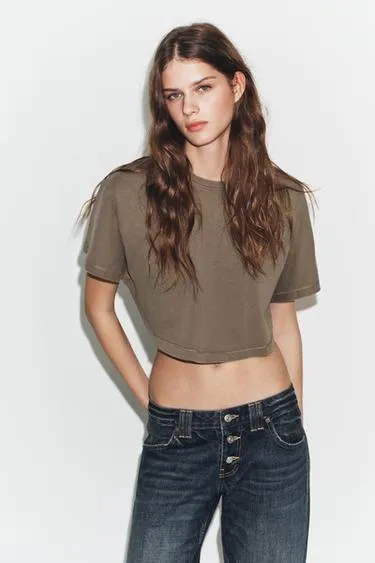 Укороченный топ с эффектом потертости