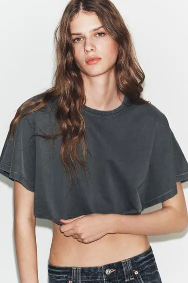 Укороченный топ с эффектом потертости