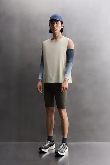 Майка-борцовка с перфорацией для бега