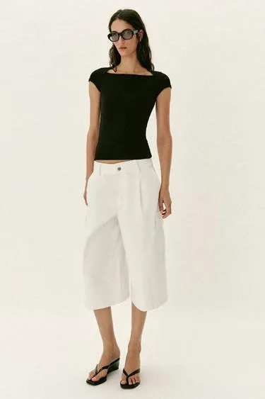 Футболка с квадратным вырезом