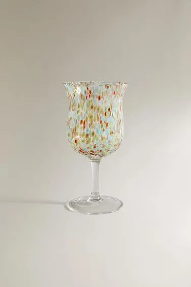 Винный стакан с разноцветной отделкой