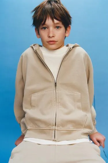 Однотонная толстовка на молнии