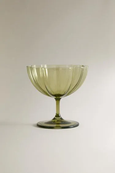 Стеклянная чашка для мороженого со волновым дизайном