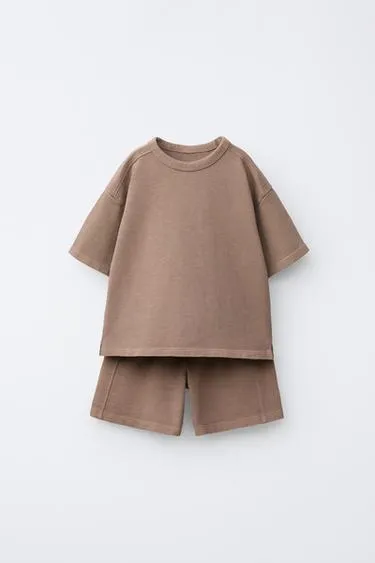 Однотонный комплект из футболки и бермудов- Заказать в России