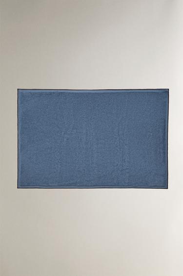 Полотенце с цветной стежкой