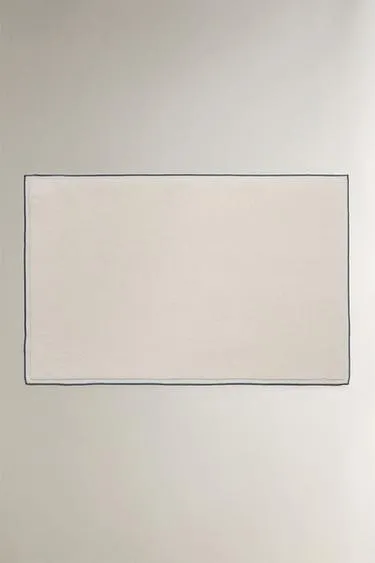 Полотенце с контрастной отделкой