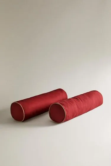 Большая подушка с контрастной отделкой