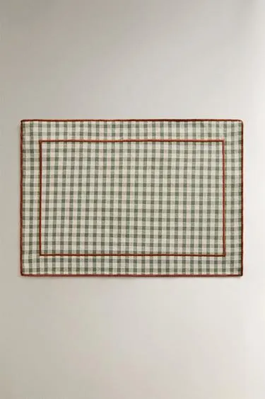 Салфетка из хлопка с клетчатым узором и контрастной стежкой