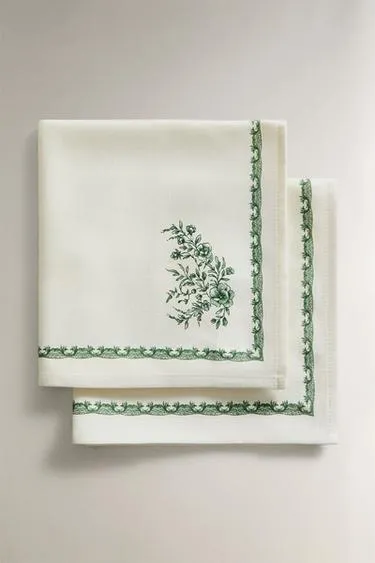 Набор из двух атласных салфеток с цветочным принтом