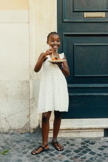 Платье из шитья с кружевом