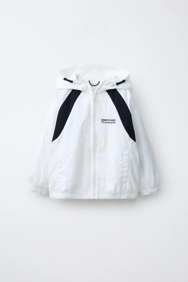 Легкий дождевик с текстовым принтом- Заказать в России